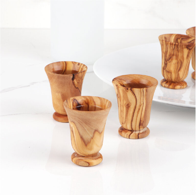 Handgefertigte Trinkgefäße & Becher aus Olivenholz