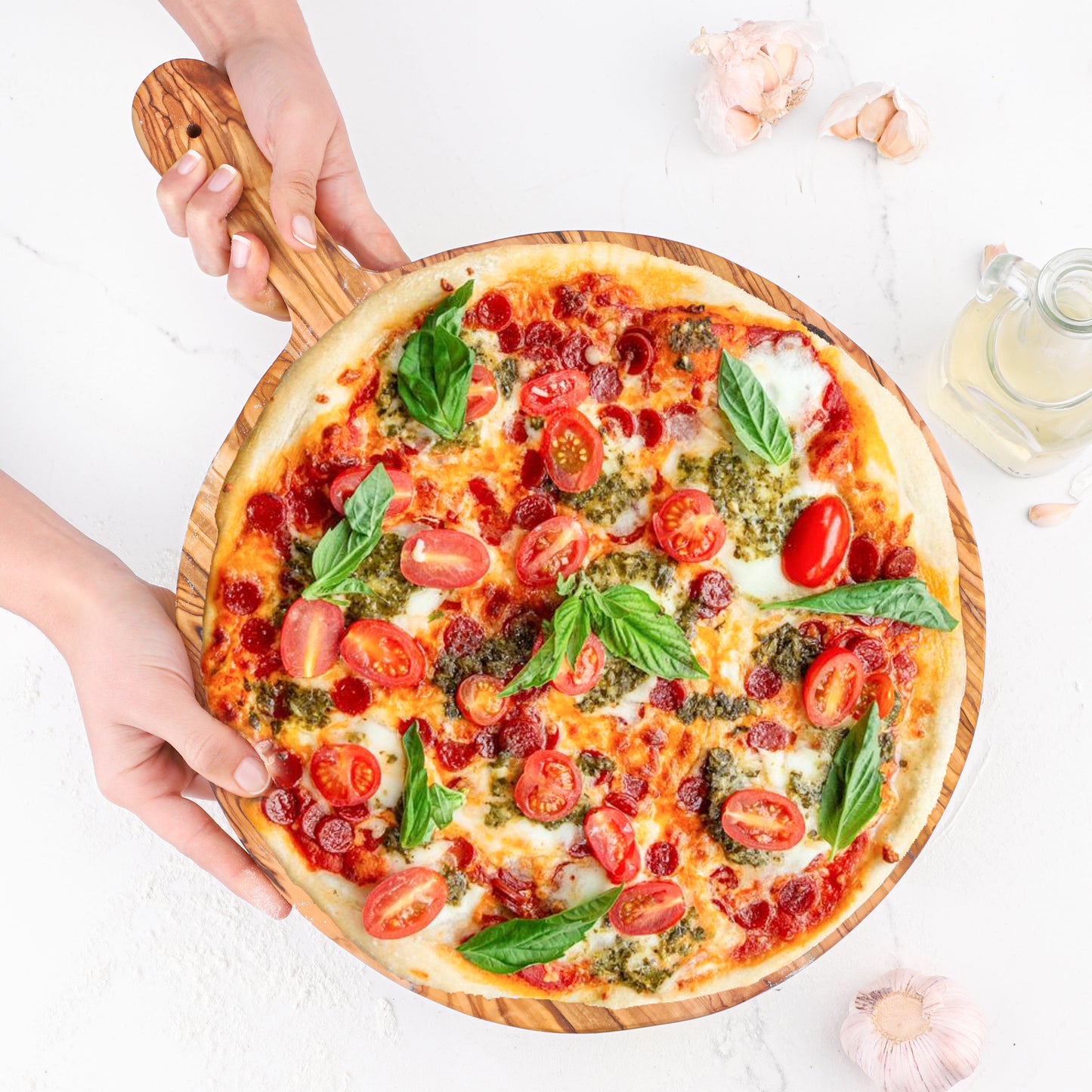 Round Board with Handle Olive Wood - ArtisRaw