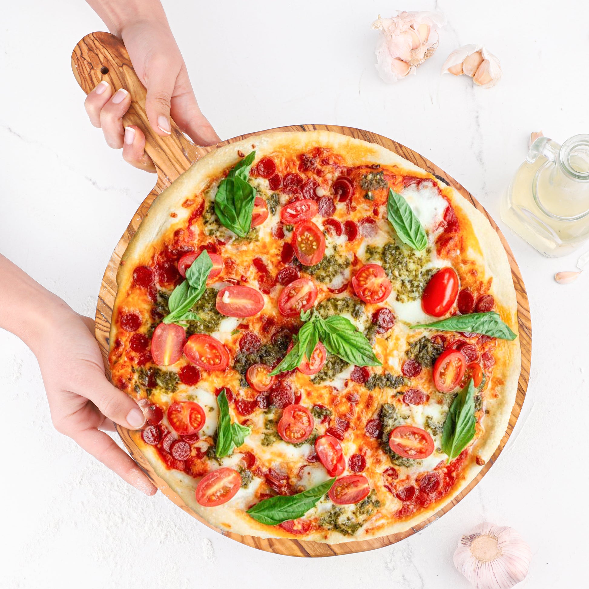 Round Board with Handle Olive Wood - ArtisRaw