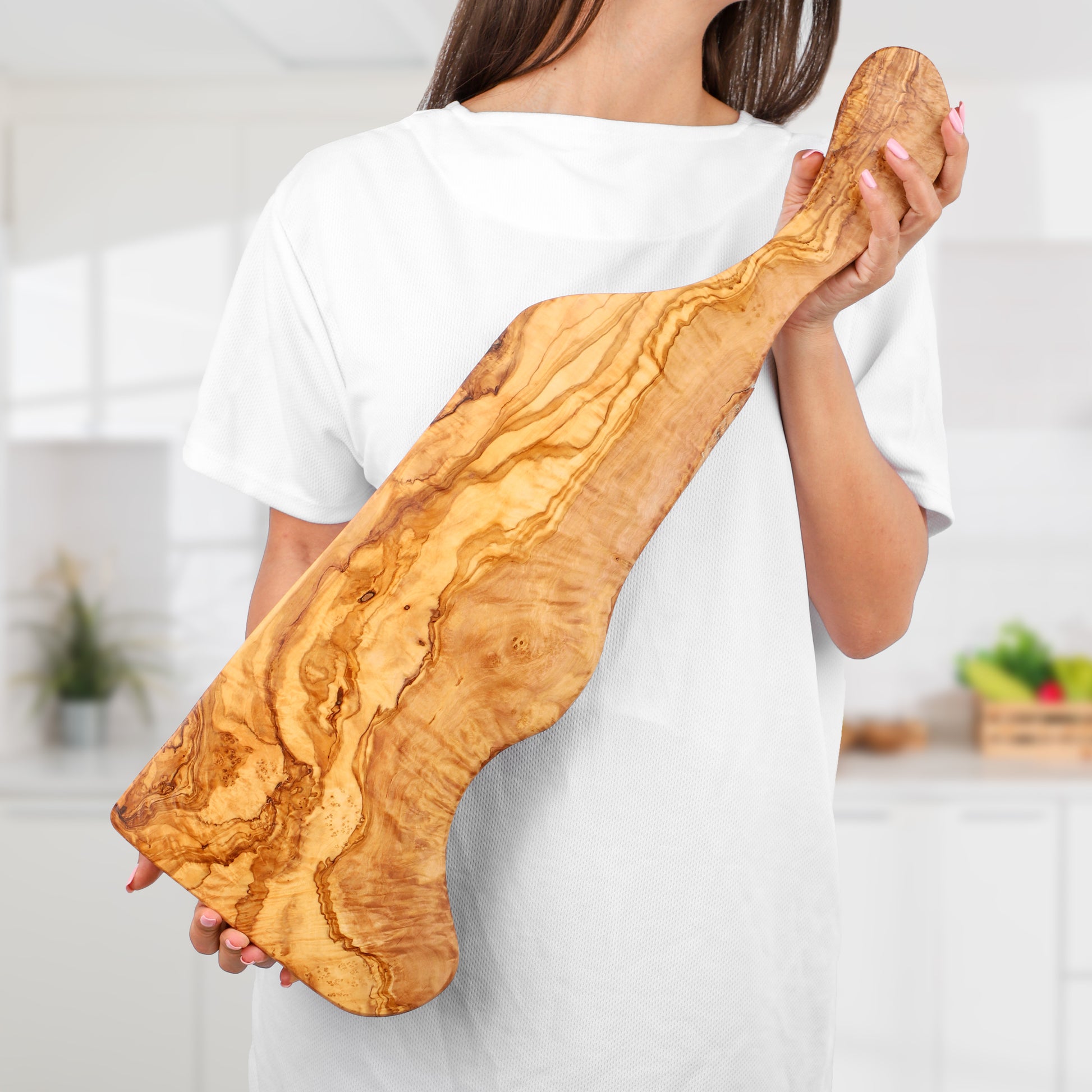 Unique and Stylish Olive Wood Cutting Board: Each handmade board features distinctive grain patterns, adding a touch of natural elegance as a centerpiece. Easy to maintain, it’s the perfect gift for food enthusiasts and a must-have for entertaining.