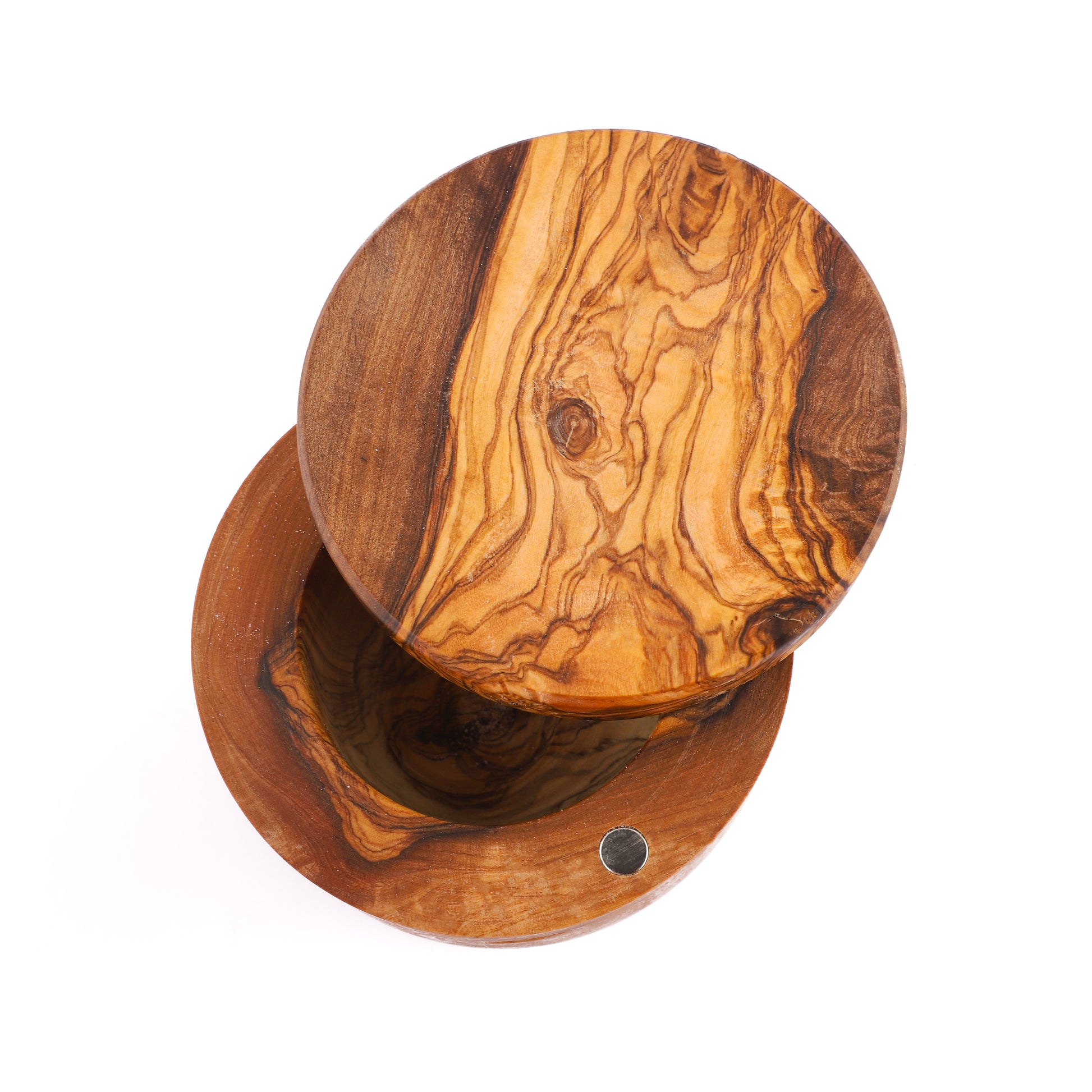 Easy-to-Maintain Salt Cellar with Wooden Spoon: This wooden salt box, featuring a magnetic lid for moisture-free storage, is easy to care for and perfect for dispensing salt. A practical and beautiful addition to any kitchen or spice rack.