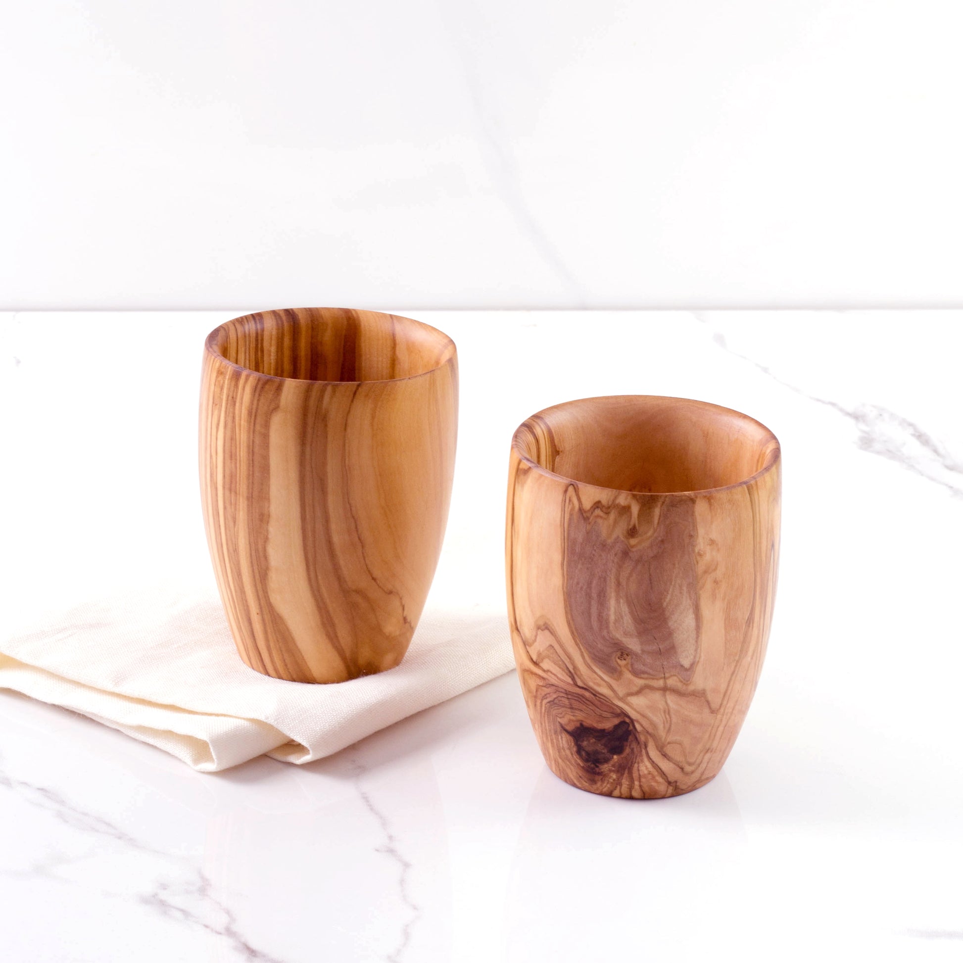 Eco-Friendly Wooden Cup from Olive Wood: Sustainable and stylish, this large cup keeps your drinks at the perfect temperature. Its natural beauty enhances any occasion, making every sip a pleasure
