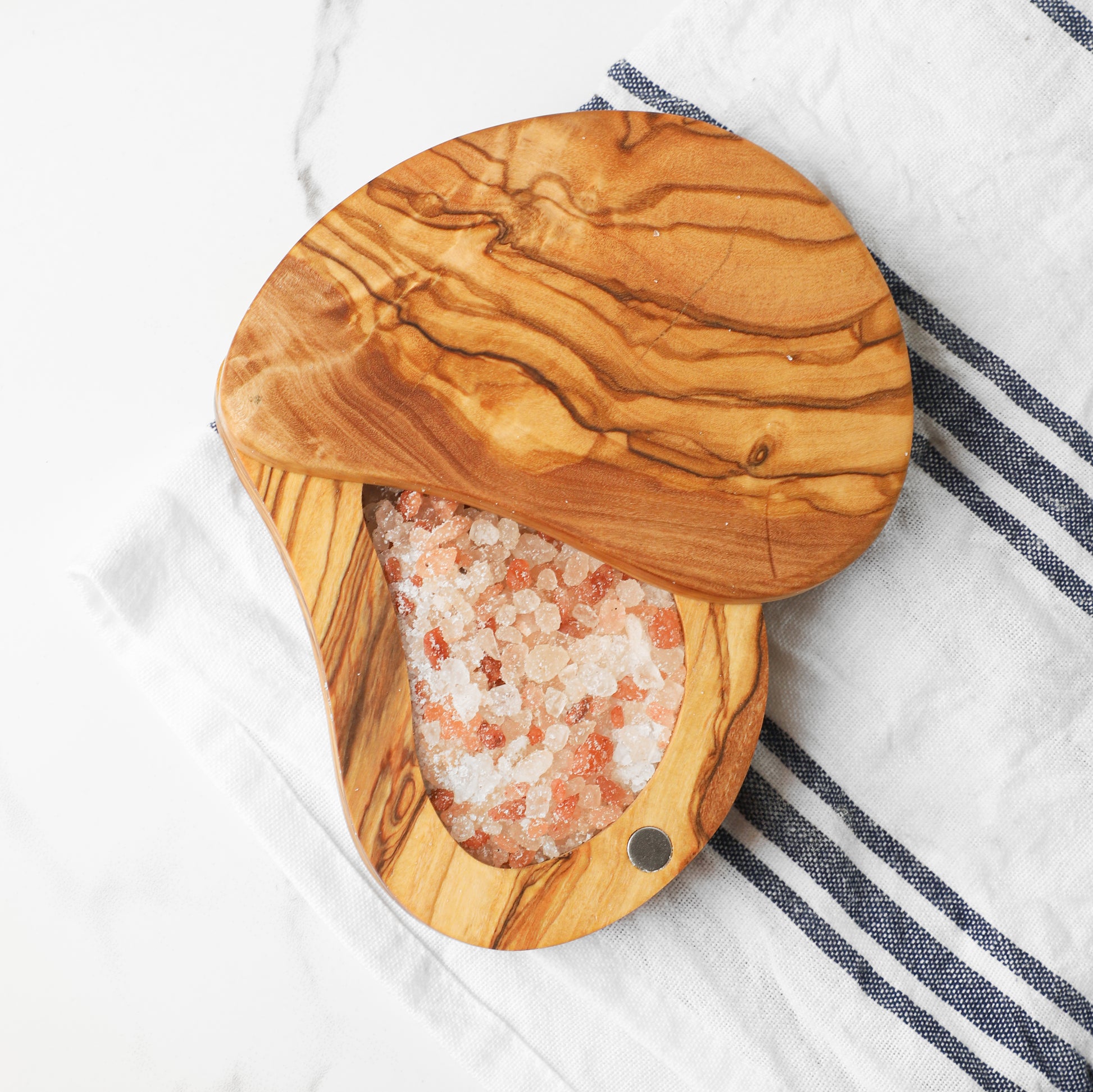 Salt cellar with pivoting lid and spoon - ArtisRaw
