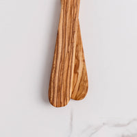 Functional and Artistic Olive Wood Spatula with slots for easy food handling. Handcrafted to enhance your cooking experience, it stands out for its quality and unique design. Easy to care for, it’s the ideal gift for anyone passionate about cooking.
